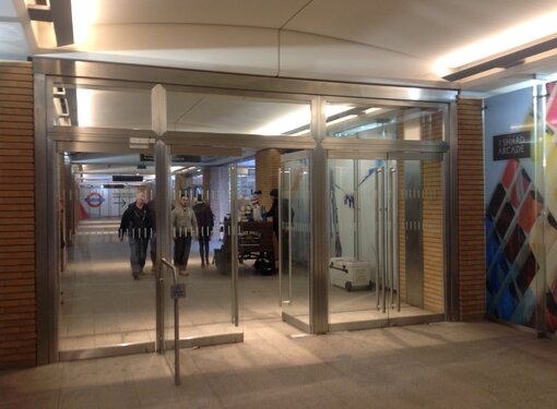 The Shard Shopping Arcade in London - swing door