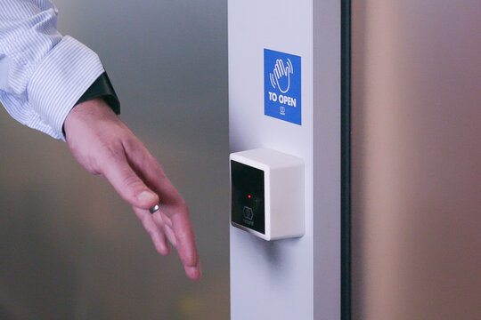 Automatic Solution to Stop Bacteria Entering Your Premises 