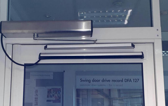 record DFA 127 FULL POWER – Automatic swing door with additional functions