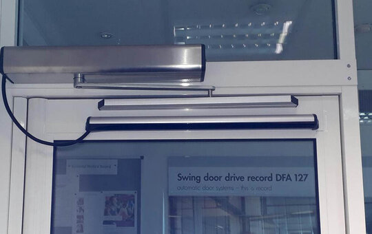 record DFA 127 FULL POWER – Automatic swing door with additional functions