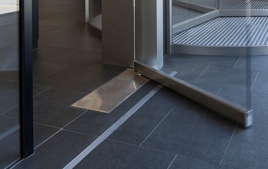 record C 127 X SU OFFSET – Underfloor swing door drive
