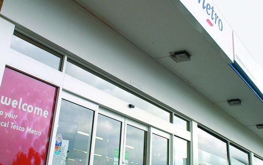 Battery monitoring (BAT) for escape door systems